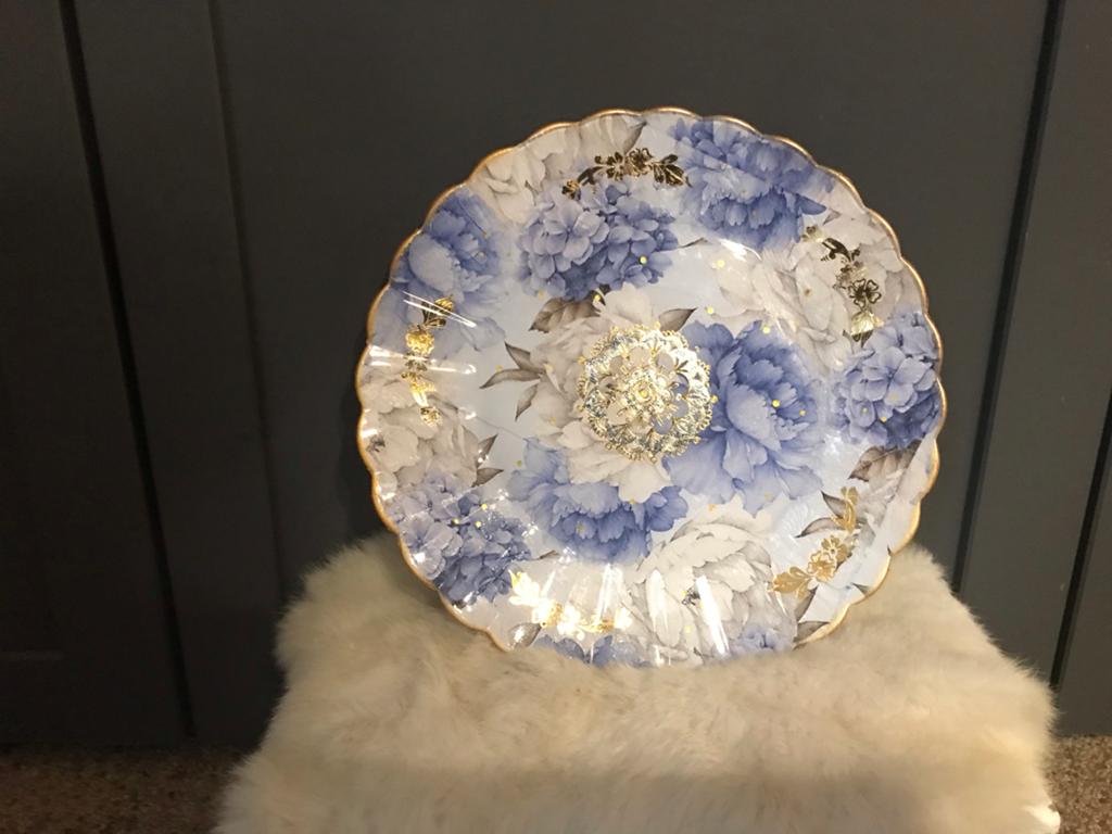 Decoratieve schaal met blauwe bloemen en gouden rand, Ophalen of Verzenden