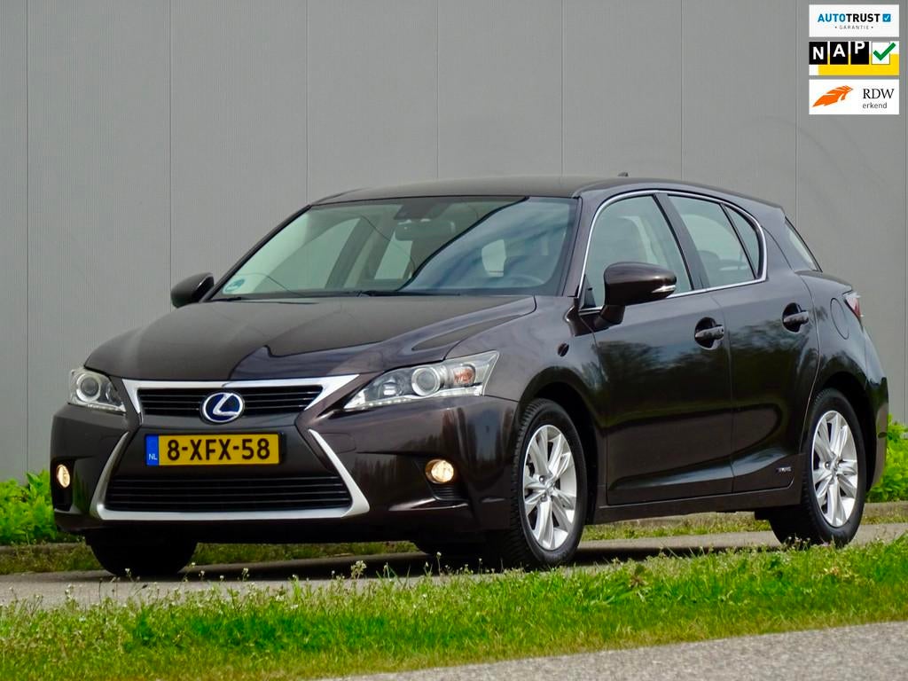Lexus CT 200h Luxury Sport | Leer | Navi | NL | Trekhaak |, Gebruikt, Euro 6, 4 cilinders, Bruin
