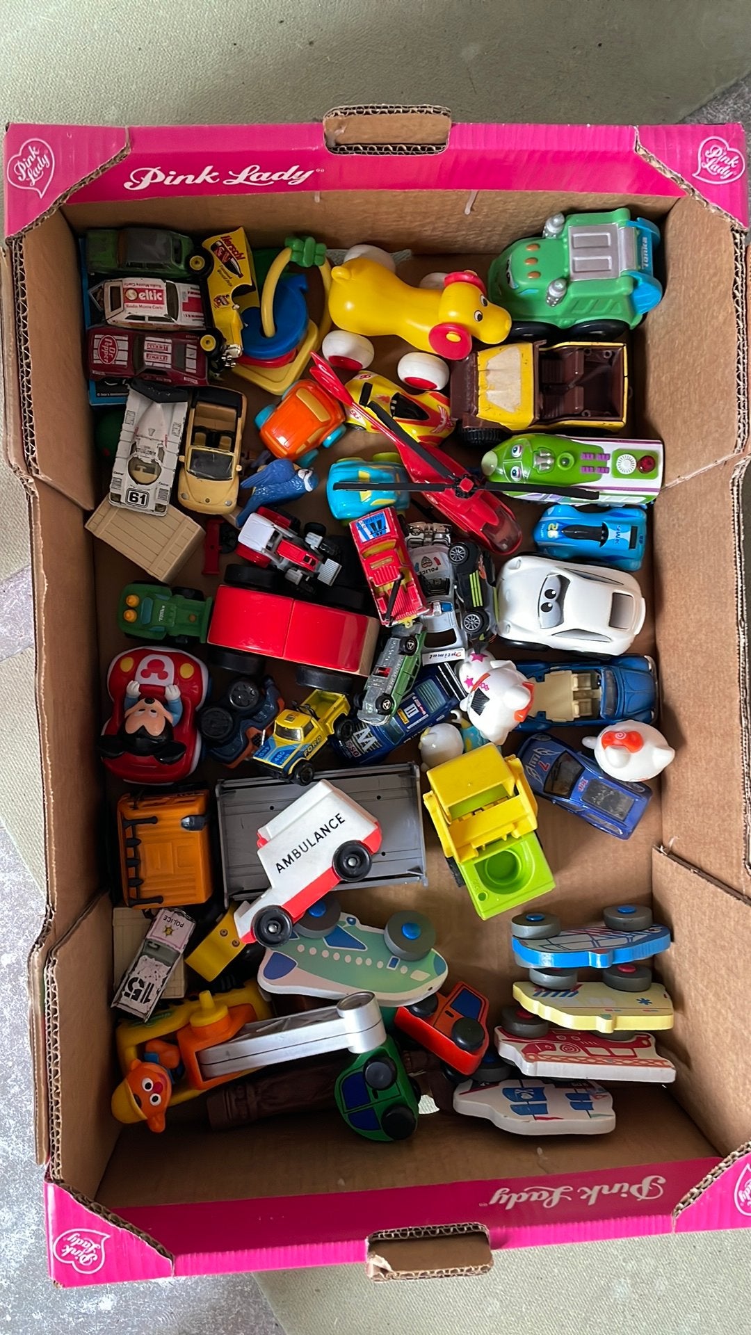 Dozen  vol speelgoed - auto - boeken - puzzel - klein spul, Ophalen, Overige typen
