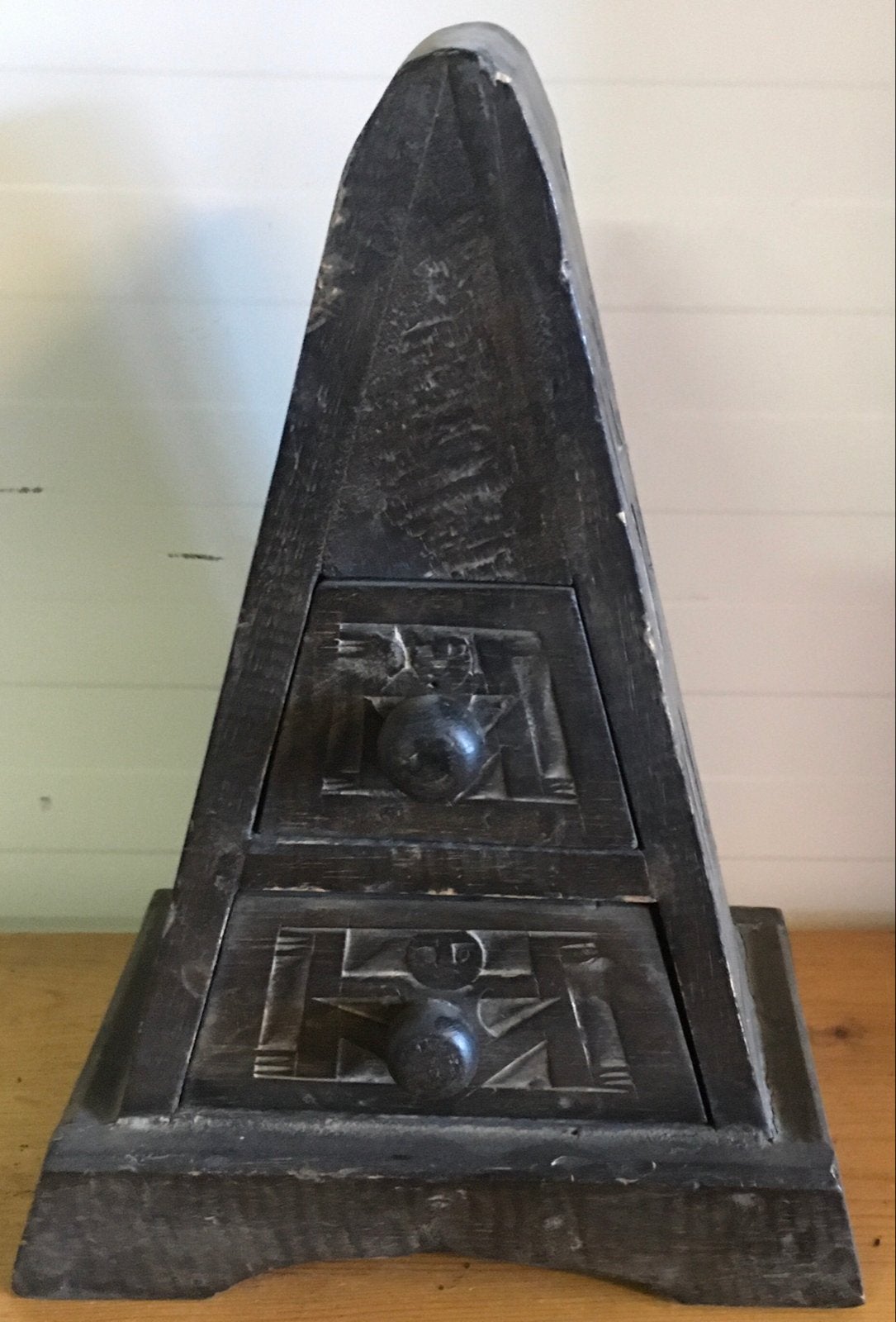 Unieke handgesneden houten sieradendoos in piramidevorm, Antiek en Kunst, Ophalen of Verzenden