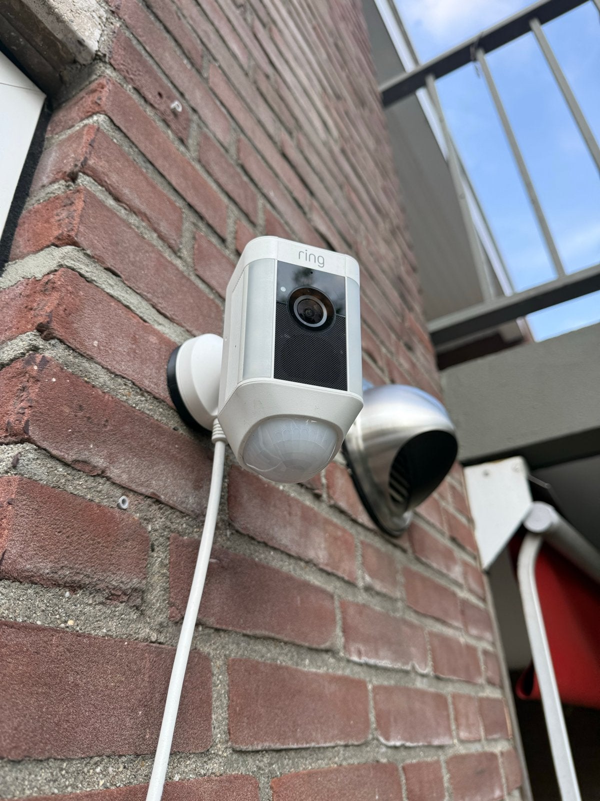 Ring Spotlight Cam op stroom - Uitstekende staat, Audio, Tv en Foto, Videobewaking, Ophalen of Verzenden, Zo goed als nieuw, Buitencamera