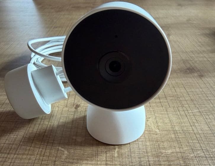 Google Nest Cam 2e generatie (bedraad) - Binnencamera, Ophalen of Verzenden, Zo goed als nieuw, Binnencamera