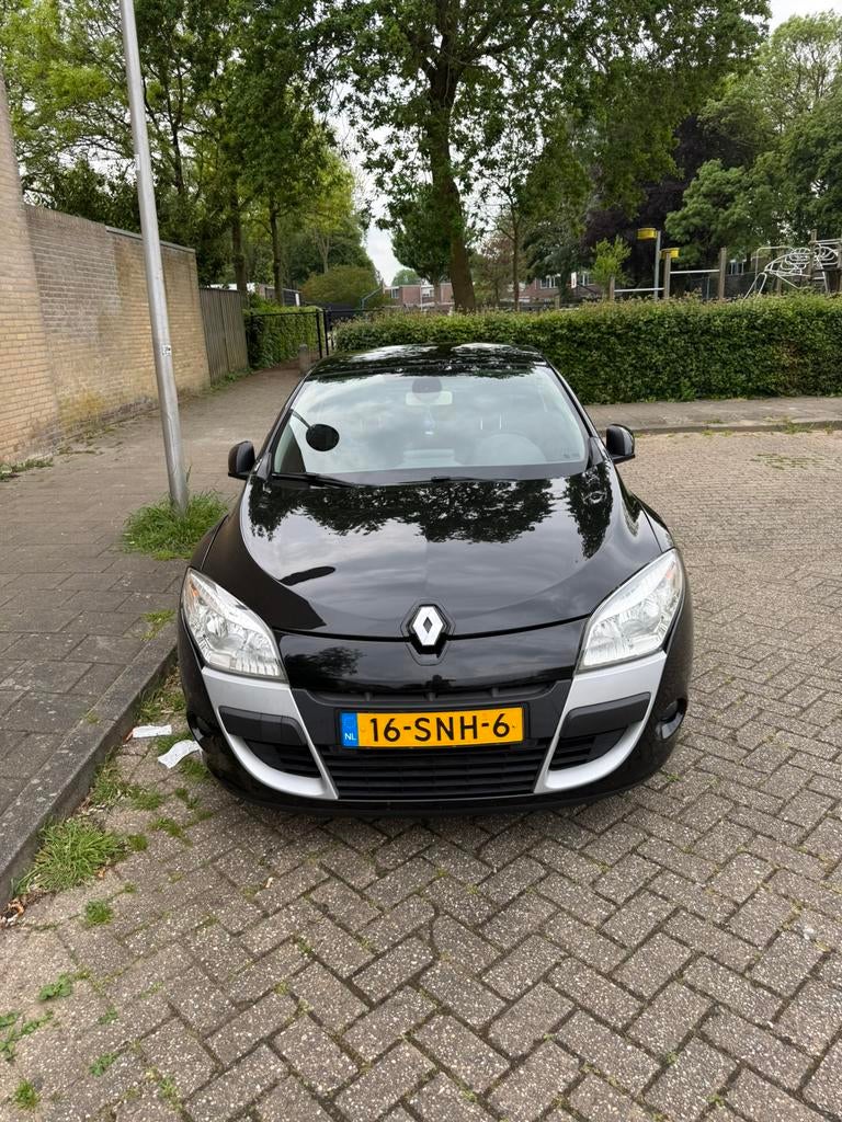 Renault Mégane TCe 130pk 2011 Zwart, Auto's, Renault, Voorwielaandrijving, 4 cilinders, 635 kg, Zwart