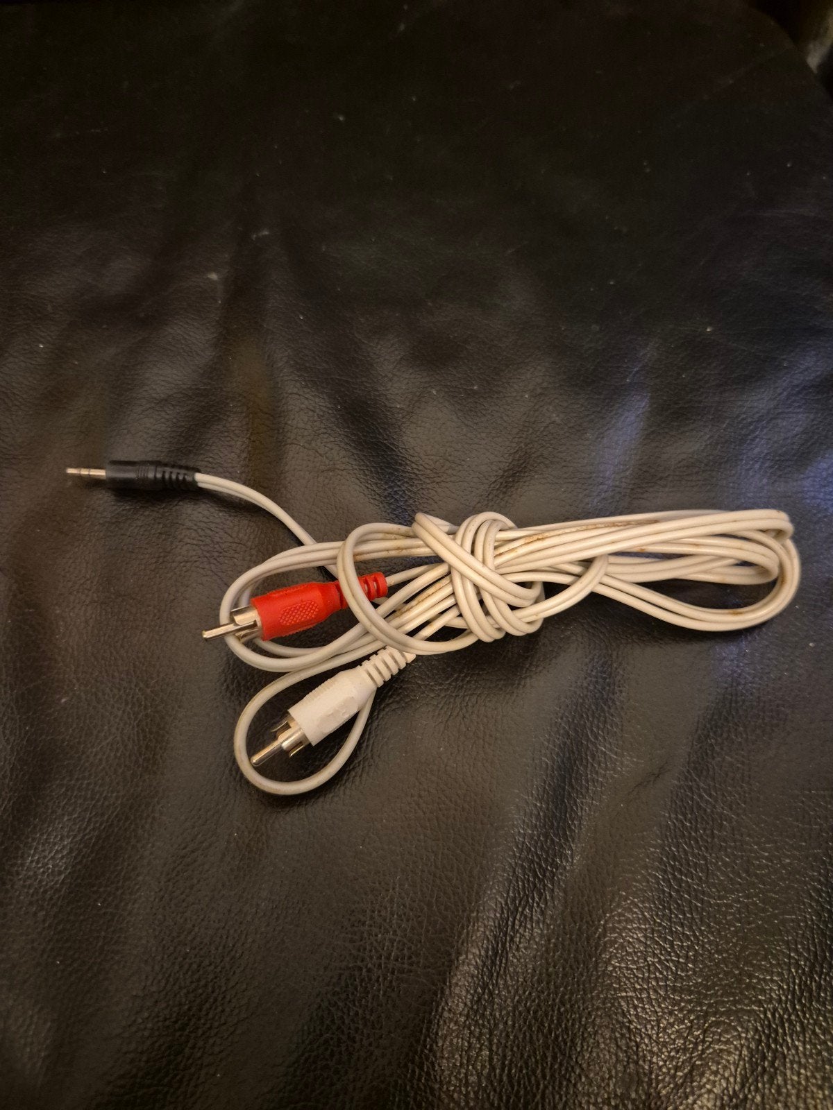 Audio kabel 3.5mm jack naar 2x RCA (tulp), Ophalen of Verzenden, Gebruikt, Minder dan 2 meter, Interlink-kabel