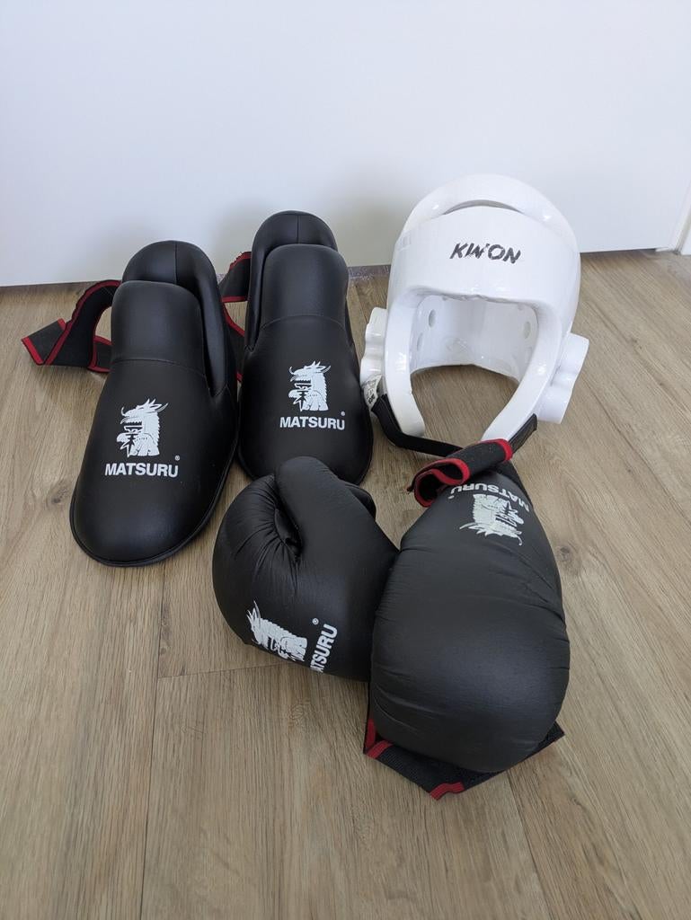 Helm, handschoenen en voet beschermers voor taekwondo maat s, Taekwondo, Vechtsportbescherming, Ophalen of Verzenden, Zo goed als nieuw