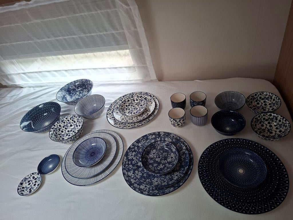 Blauw servies borden, schalen, mokjes, Ophalen, Zo goed als nieuw, Overige stijlen, Bord(en)