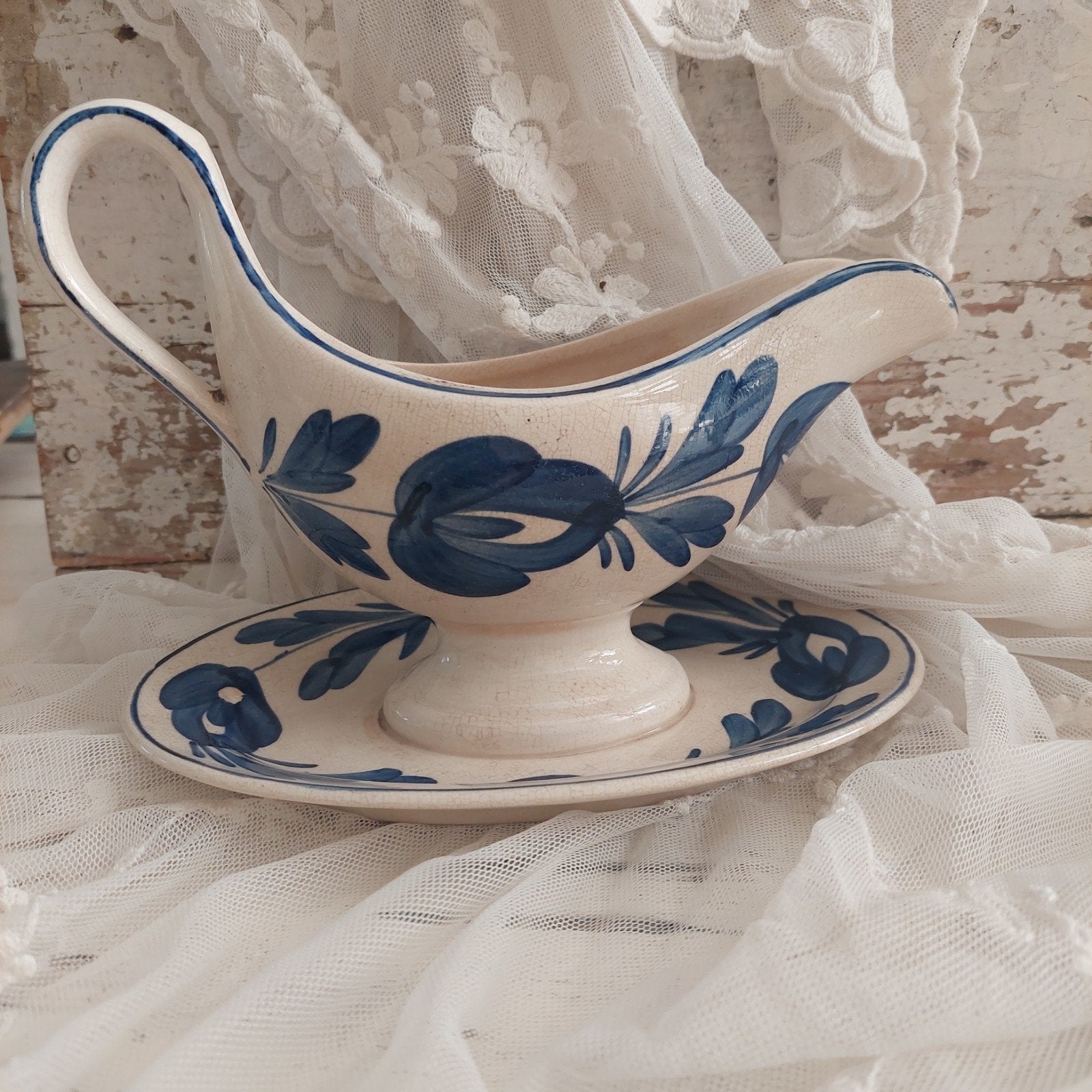 Nimy beboterde sauciere met blauw decor, Ophalen of Verzenden