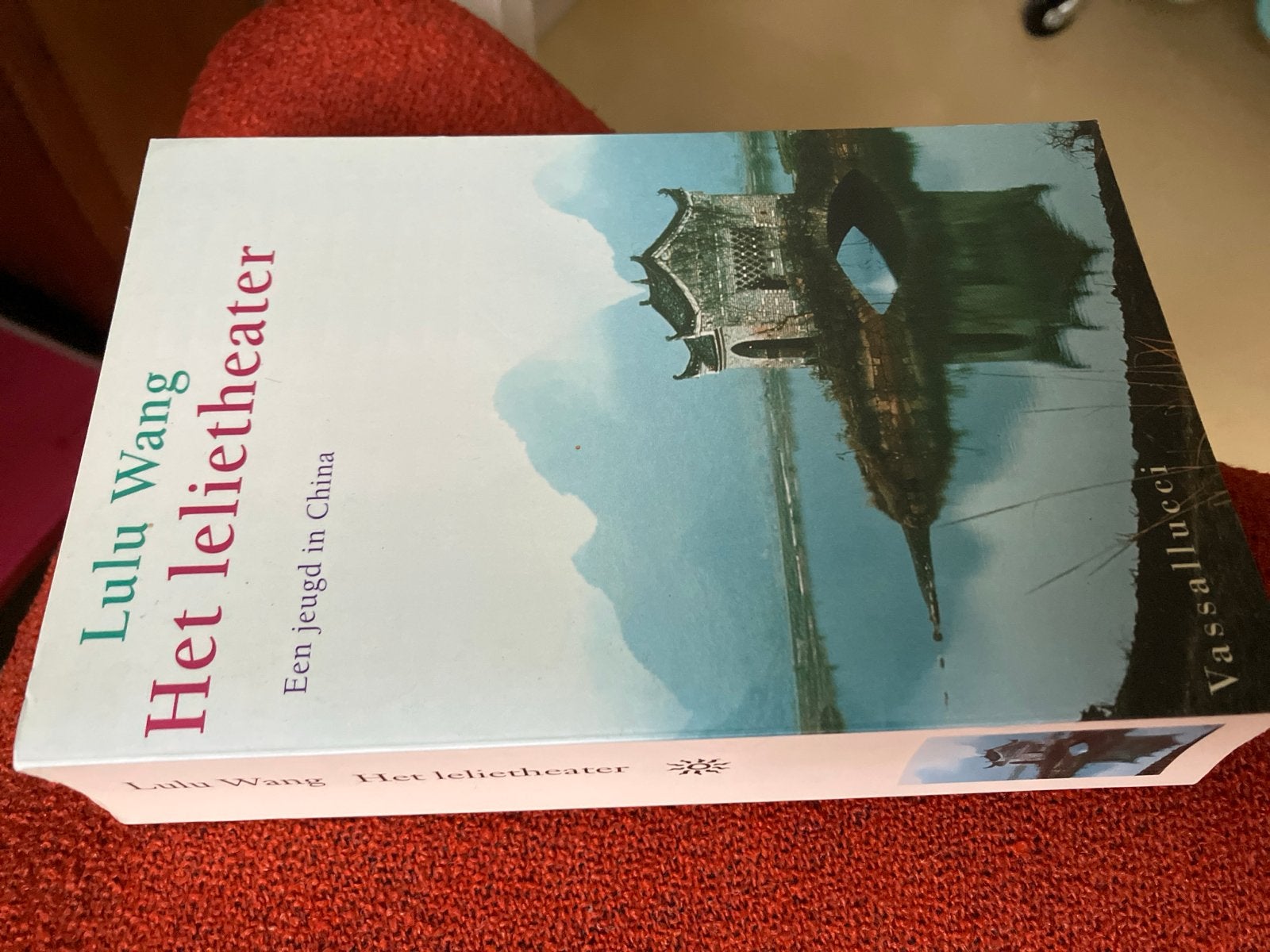Lulu Wang - Het Lelietheater - Een jeugd in China, Ophalen of Verzenden, Gelezen, Nederland