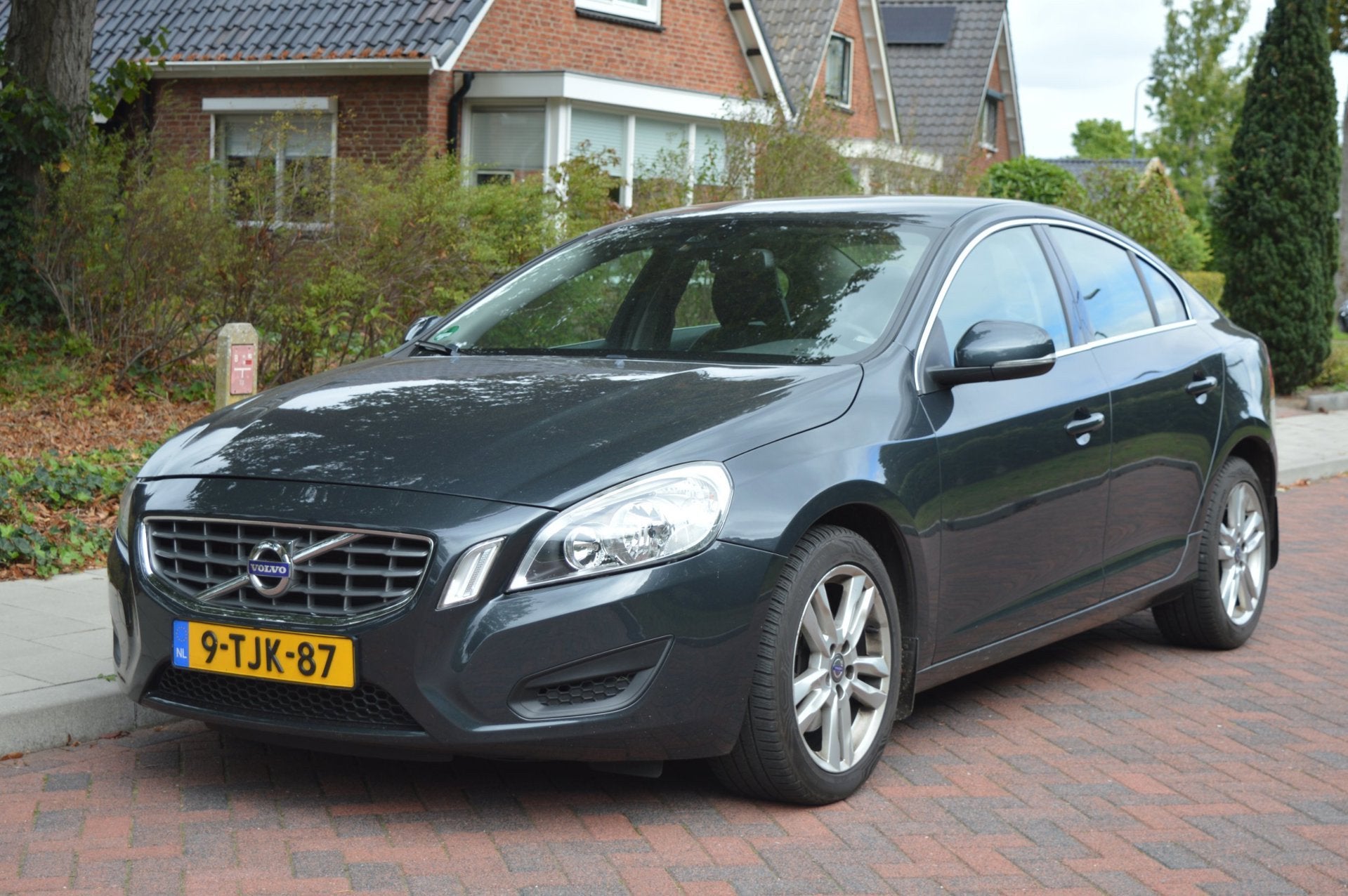 Volvo S60 2.0 D4 Summum Leer/dealer onderhouden/trekhaak, Auto's, 136 pk, Gebruikt, Zwart, 1984 cc