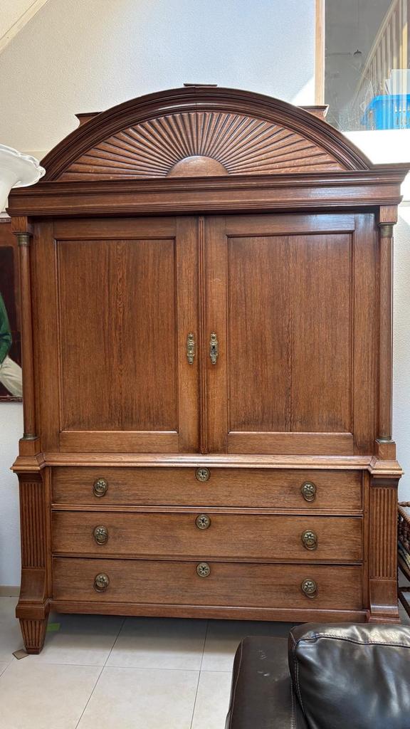 Antieke Eikenhouten Kast met Zonnewaaier Decoratie, Antiek en Kunst, Antiek | Meubels | Kasten, Ophalen
