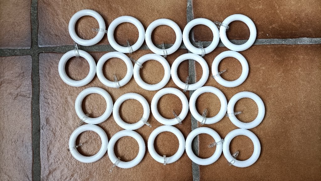 20 Witte plastic gordijnen ringen., Ophalen of Verzenden, Gebruikt, Wit