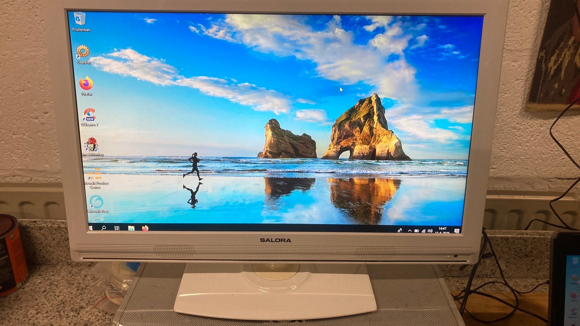 Salora monitor 22 inch HDMI, Full HD, Ophalen of Verzenden, Zo goed als nieuw, VGA