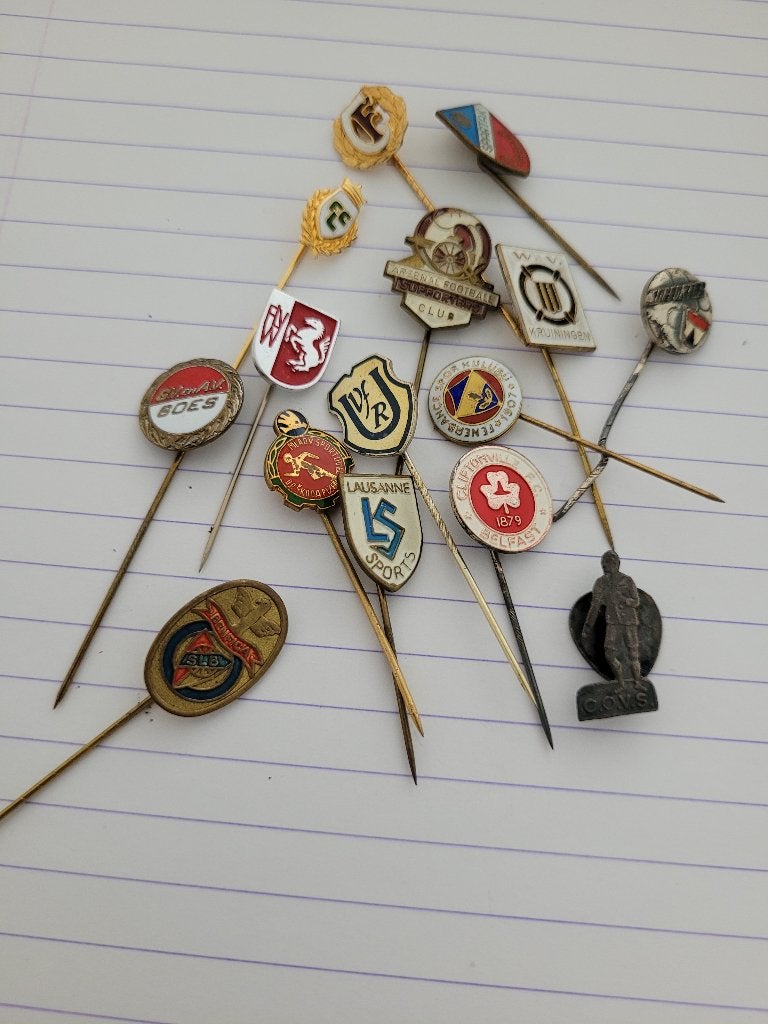 Buitenlandse Voetbalspeldjes, Ophalen of Verzenden, Gebruikt, Sport, Speldje of Pin