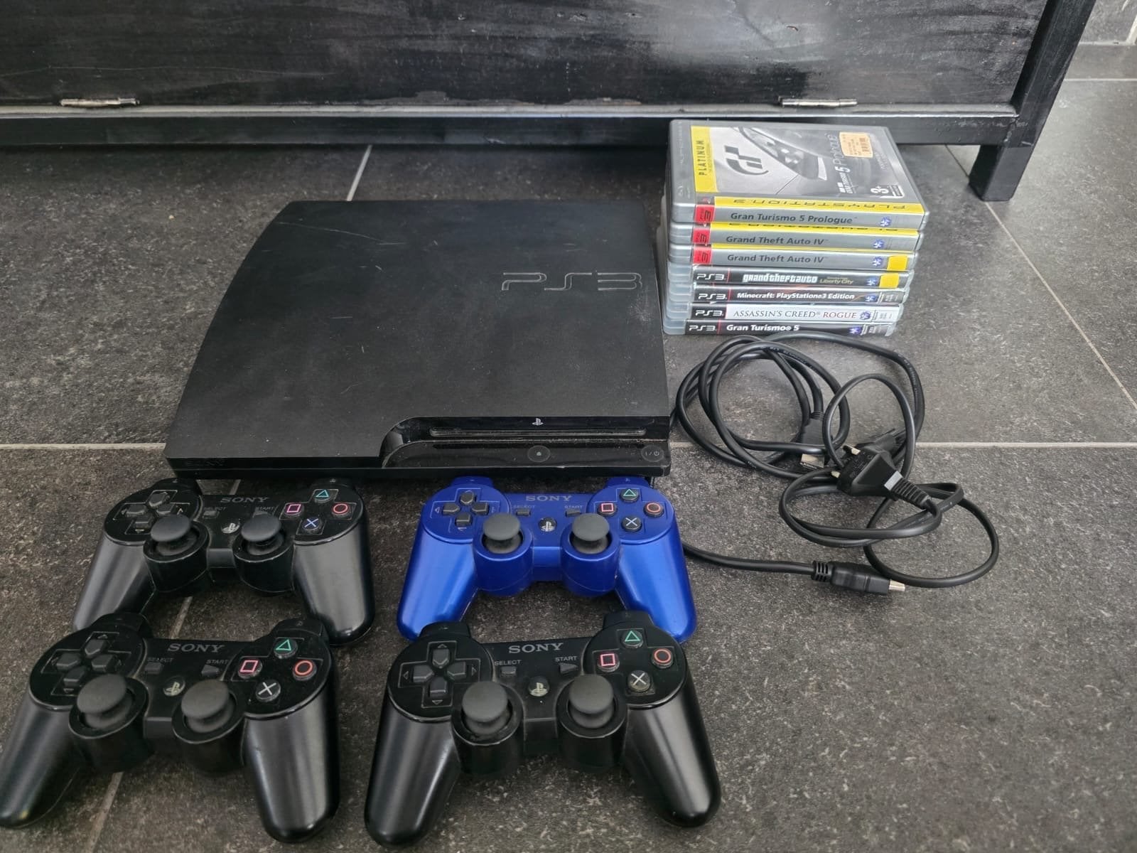 PlayStation 3 Slim met 4 controllers en games, Ophalen of Verzenden, 160 GB, Met 3 controllers of meer, Slim