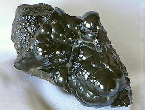 Hematiet brok - Glaskop cluster, Ophalen of Verzenden, Mineraal