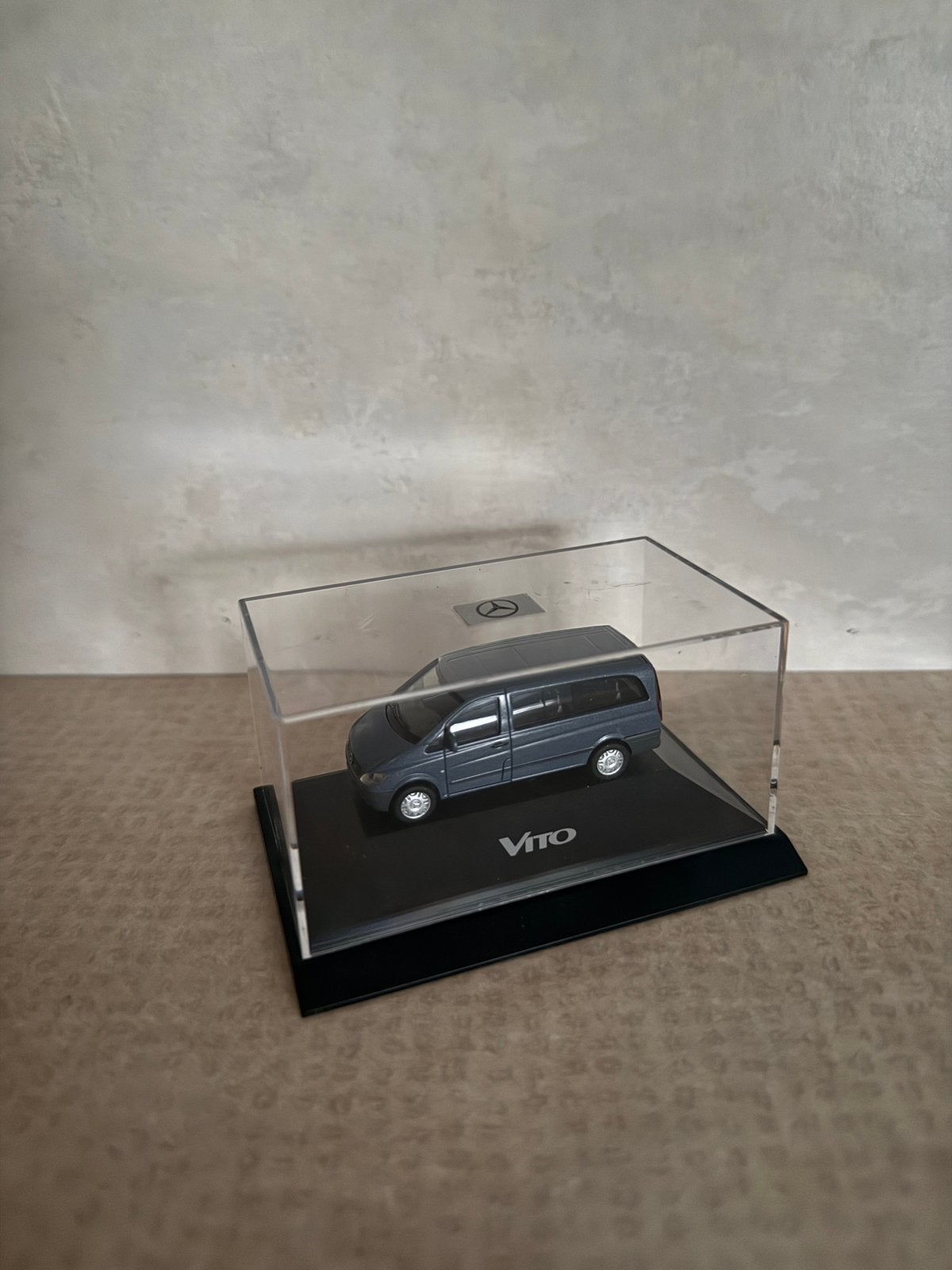 Mercedes Vito 1:87 Herpa mooie staat in display dealereditie, Ophalen of Verzenden, Zo goed als nieuw