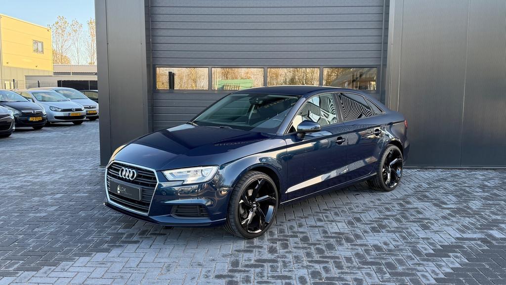 Audi A3 Limousine 30 TFSI Airco|Camera|NL auto, Auto's, Gebruikt, Euro 6, Blauw, 116 pk
