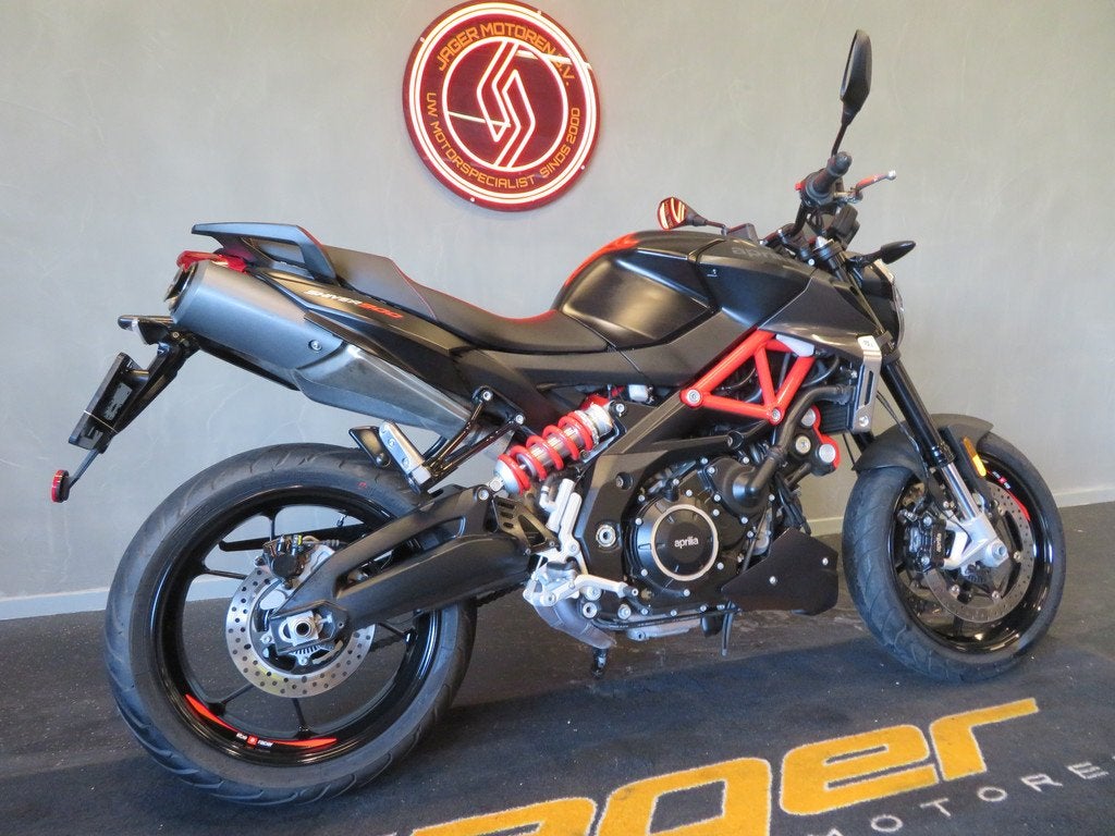 Aprilia SHIVER 900 35KW NIEUWSTAAT! (bj 2022), Motoren, Motoren | Aprilia, Bedrijf, 896 cc, Naked bike