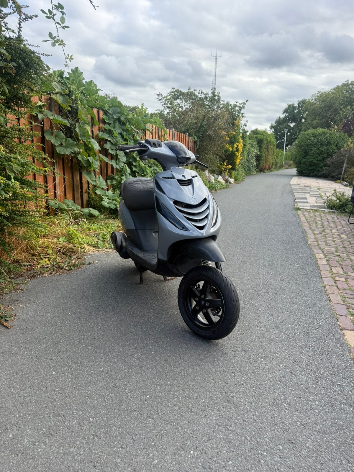 Piaggio Zip 80cc Malossi - Sp vork- Full option, Fietsen en Brommers, Scooters | Piaggio, Ophalen, Maximaal 45 km/u, Zip, Zo goed als nieuw