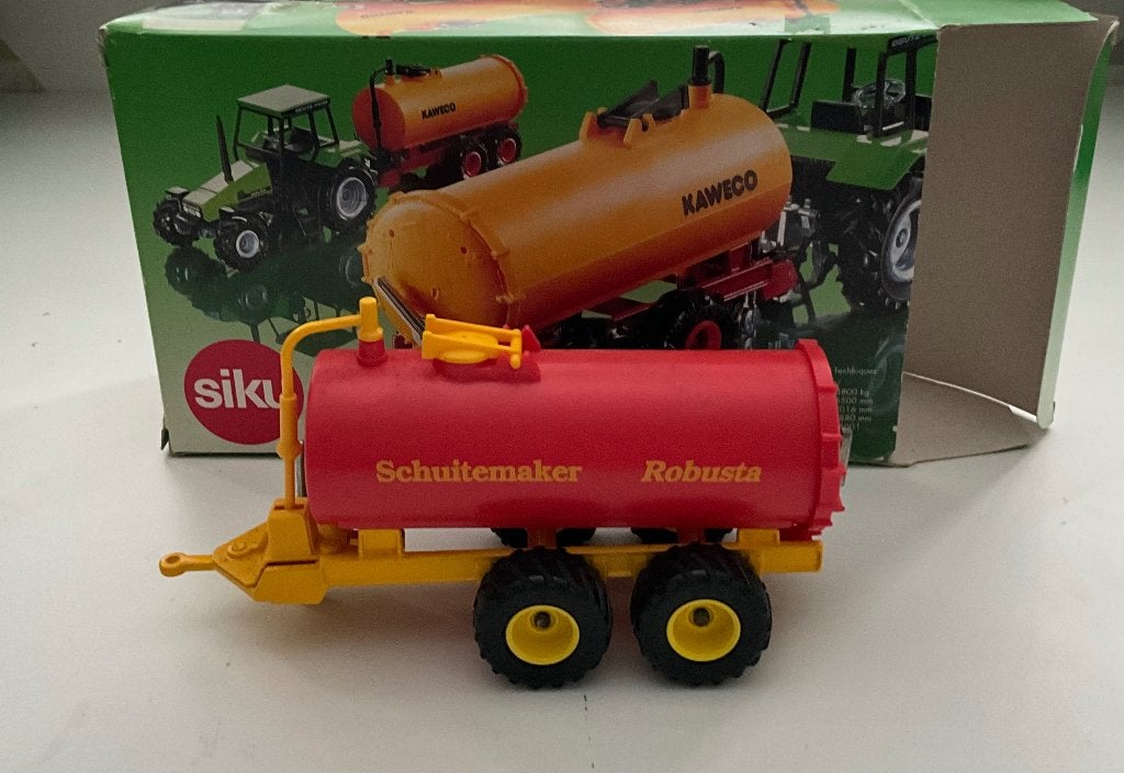 Giertank, Hobby en Vrije tijd, Modelauto's | 1:32, Ophalen of Verzenden, Zo goed als nieuw, Tractor of Landbouw, SIKU