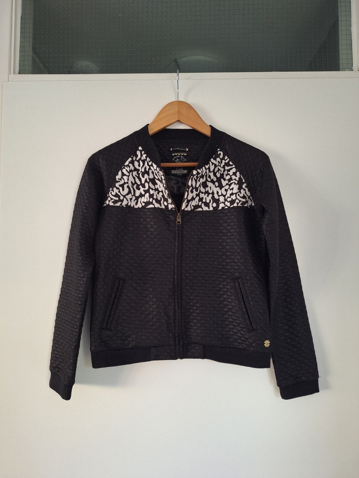Mooi zwart/witte Tussenjas Indian Blue Jeans mt. 176 €5,-, Zwart, Ophalen of Verzenden, Maat 36 (S), Indian Blue Jeans