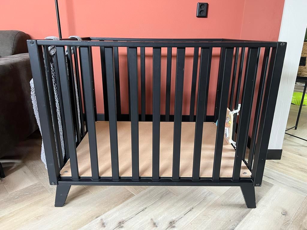 Zwarte Box met Boxkleed, Activiteitenbord en Opbergzak, Ophalen, Gebruikt, Vierkant, Boxkleed