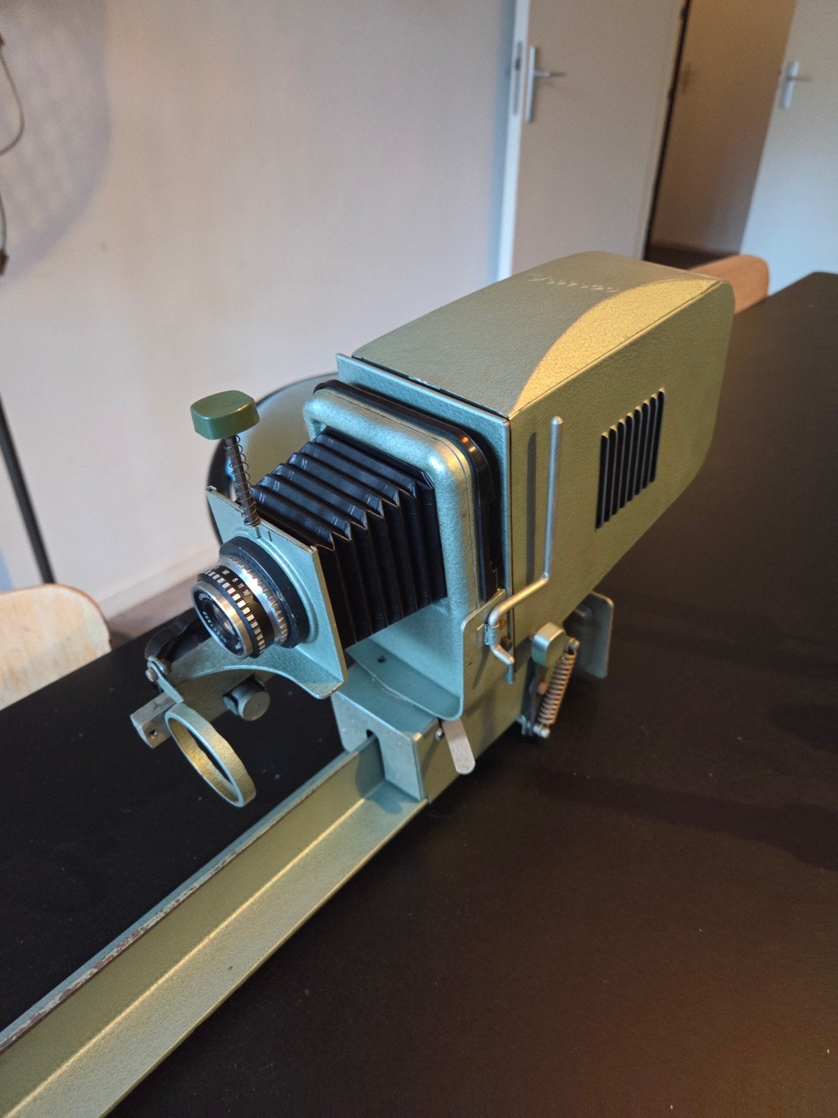 Vintage diaprojector - Werkend en in goede staat, Audio, Tv en Foto, Ophalen, Gebruikt, Met scherm