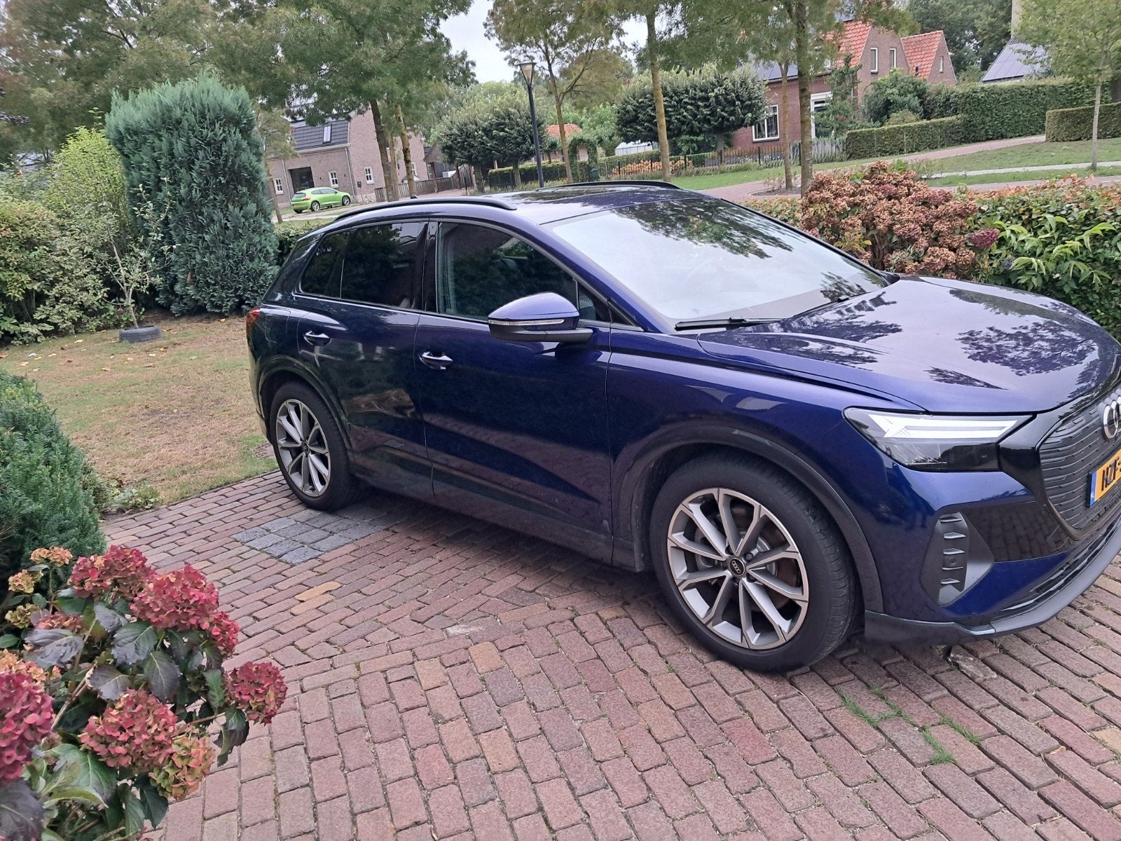 Audi Q4 e-tron 45 E-tron 77kWh 286pk Quatro 2024 Blauw, Auto's, Automaat, Stof, 495 min, 82 kWh