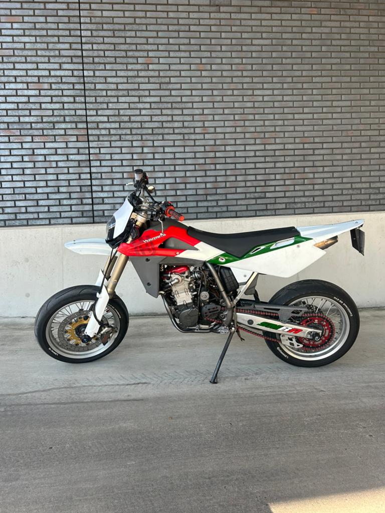 Husqvarna supermoto A2 kenteken sm450 r, Motoren, Motoren | Husqvarna, 450 cc, Sportuitlaat, Gebruikt, Particulier