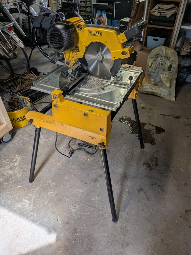 DeWalt Afkortzaag/Cirkelzaag met onderstel, Ophalen, Gebruikt, DeWalt, Afkortzaag