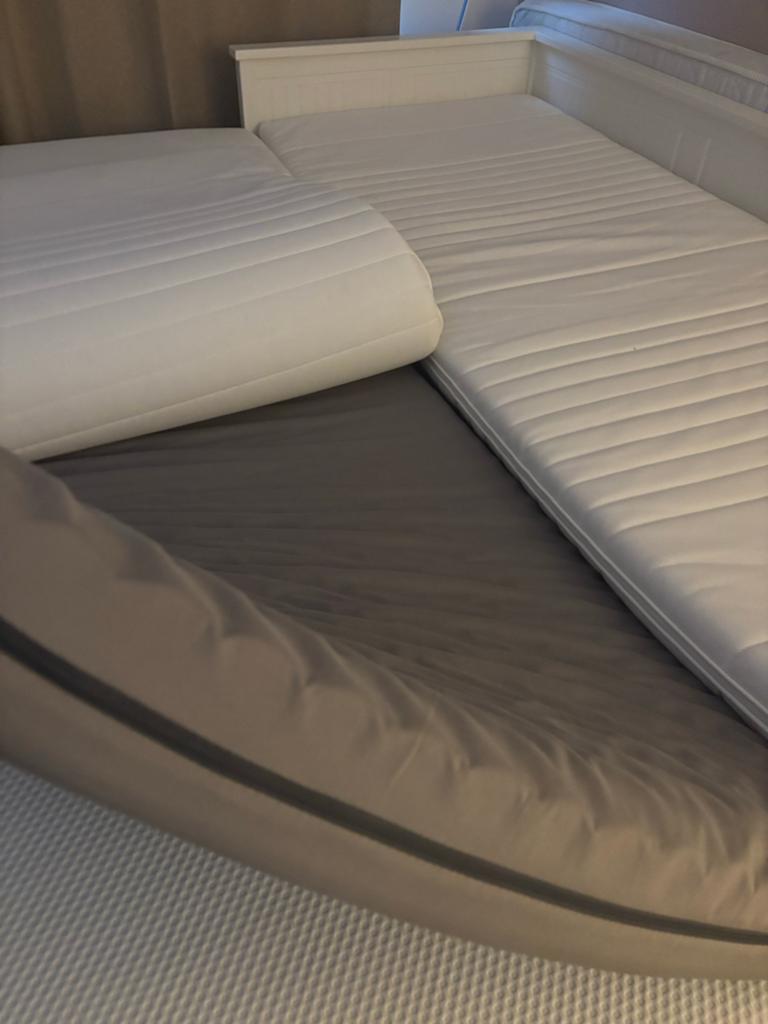 2 Grijze logeermatrassen met 2 IKEA Tussöy toppers, Huis en Inrichting, Slaapkamer | Matrassen en Bedbodems, Ophalen, Eenpersoons