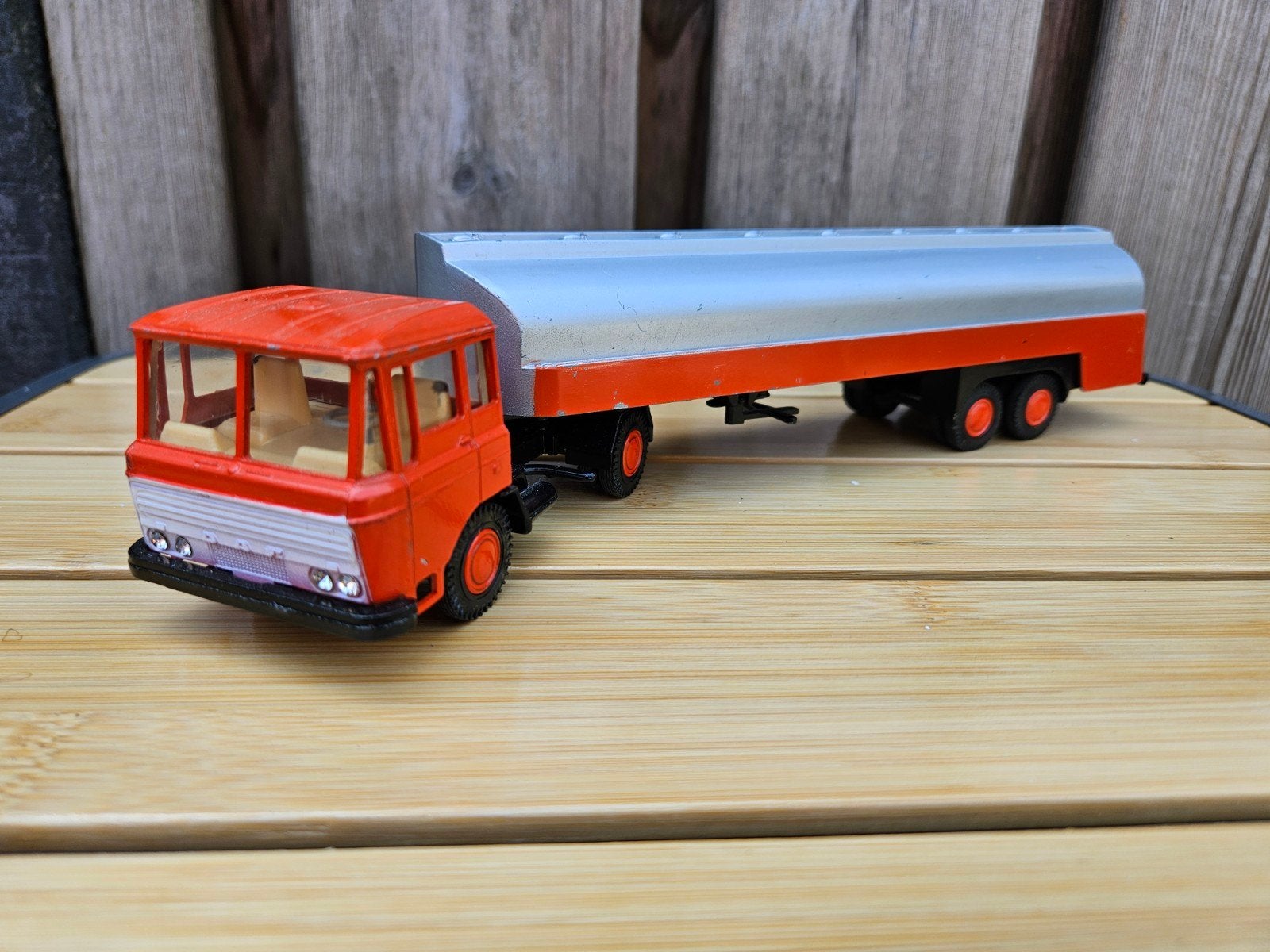 Lion Car Daf 2600 Tankwagen Tankoplegger 1:50 Oranje/Grijs, Ophalen of Verzenden, Zo goed als nieuw, Bus of Vrachtwagen, Lion Toys