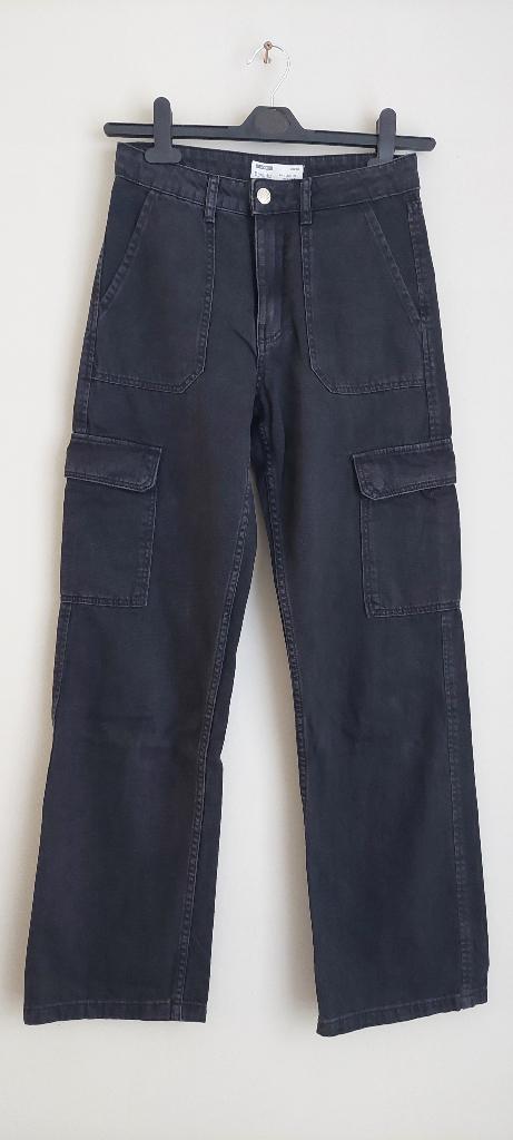 Bershka cargobroek (maat 32), Zwart, Zo goed als nieuw, W27 (confectie 34) of kleiner, Bershka
