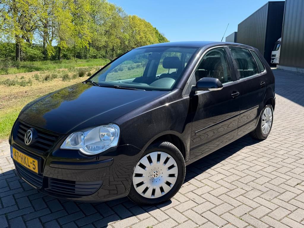 Volkswagen Polo 1.4 16V TREKHAAK/AIRCO/CRUISE NW DISTRIBUTIE, Voorwielaandrijving, Metallic lak, Stof, 40 €/maand
