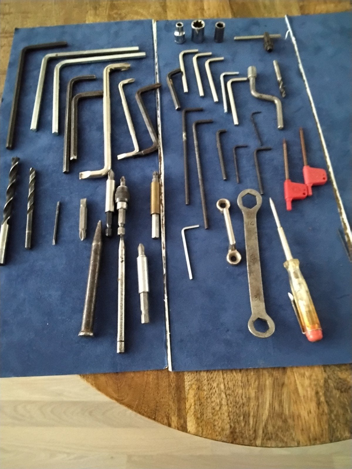 Diverse kleine gereedschappen - Inbussleutels, bits, boren, Ophalen of Verzenden