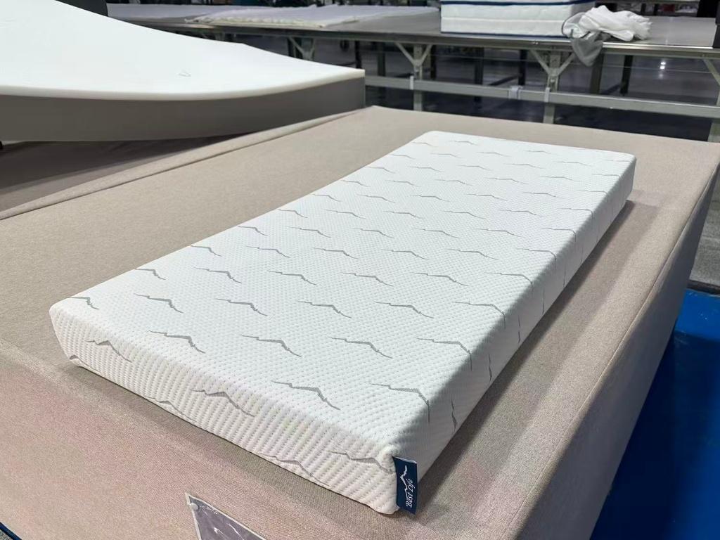 baby kinder matras 60x120 cm - nieuw, Zo goed als nieuw, Matras, Eenpersoons, 70 cm of minder