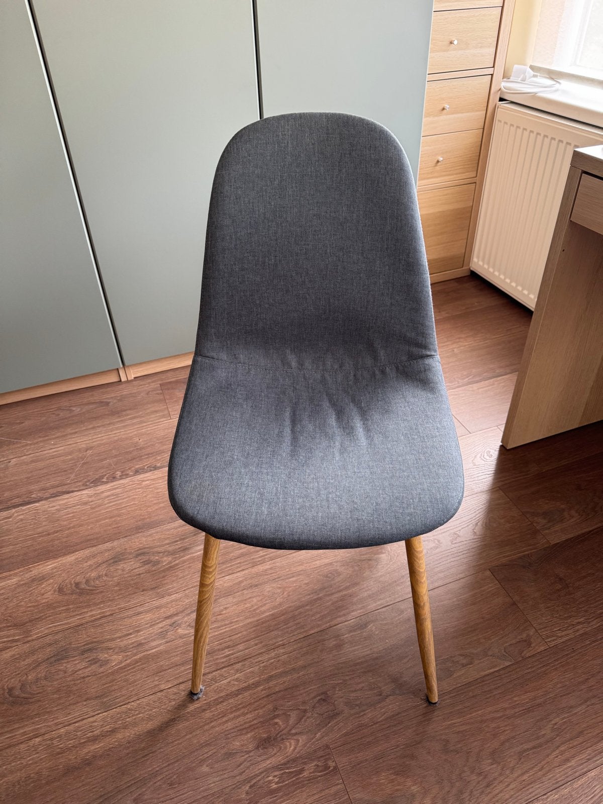 4 grey chairs / 4 grijze stoelen, Sostrene Grene, Ophalen, Zo goed als nieuw, Hout, Eén