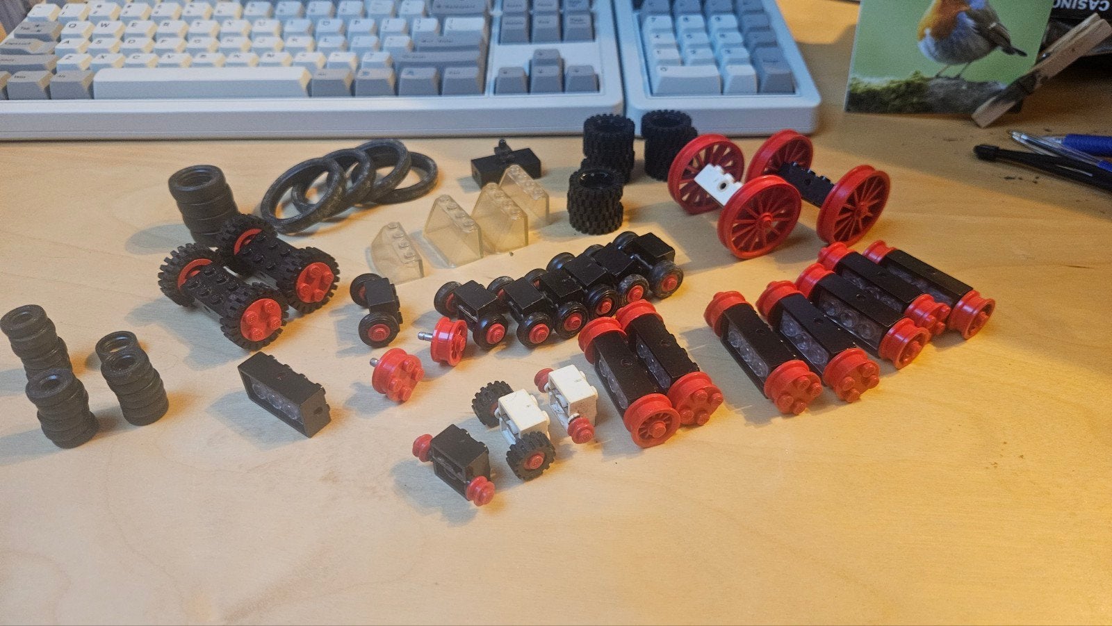 Vintage Lego auto onderdelen: wielen, banden, voorruiten, Gebruikt, Lego, Ophalen of Verzenden, Losse stenen