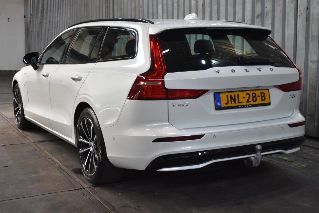 Volvo V60 T8 455PK AWD Plus Dark | Trekhaak | 360 | Harman K, Auto's, Automaat, Gebruikt, 4 cilinders, 24 maanden