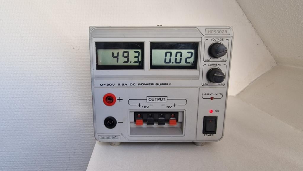 Handytek HPS3025 DC Voeding 0-30V +12V en +5V 2.5A, Hobby en Vrije tijd, Elektronica-componenten, Ophalen of Verzenden, Zo goed als nieuw