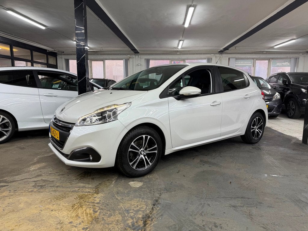 Peugeot 208 1.2 PureTech Blue Lion 1e eigenaar dealer onderh, Auto's, Peugeot, Voorwielaandrijving, Gebruikt, 1199 cc, 82 pk