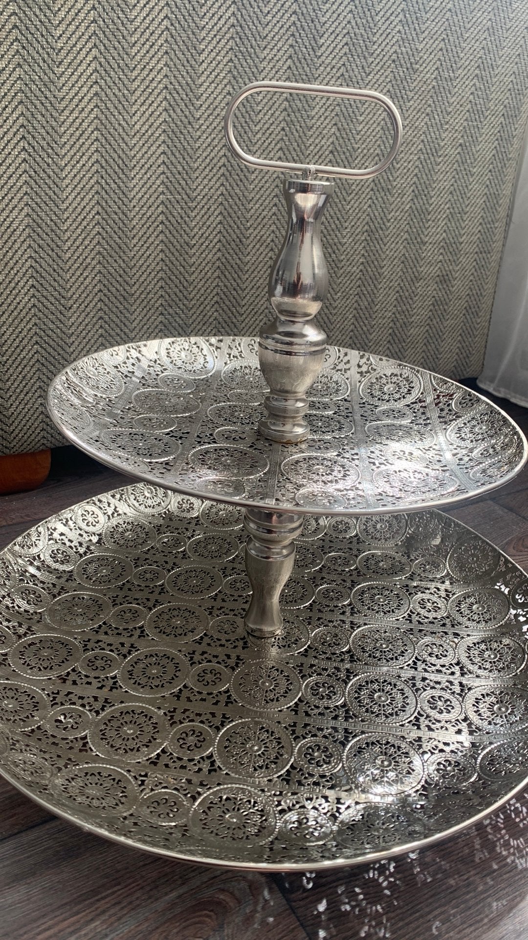 Grote ruime etagère met sierlijk design, Ophalen of Verzenden, Zo goed als nieuw