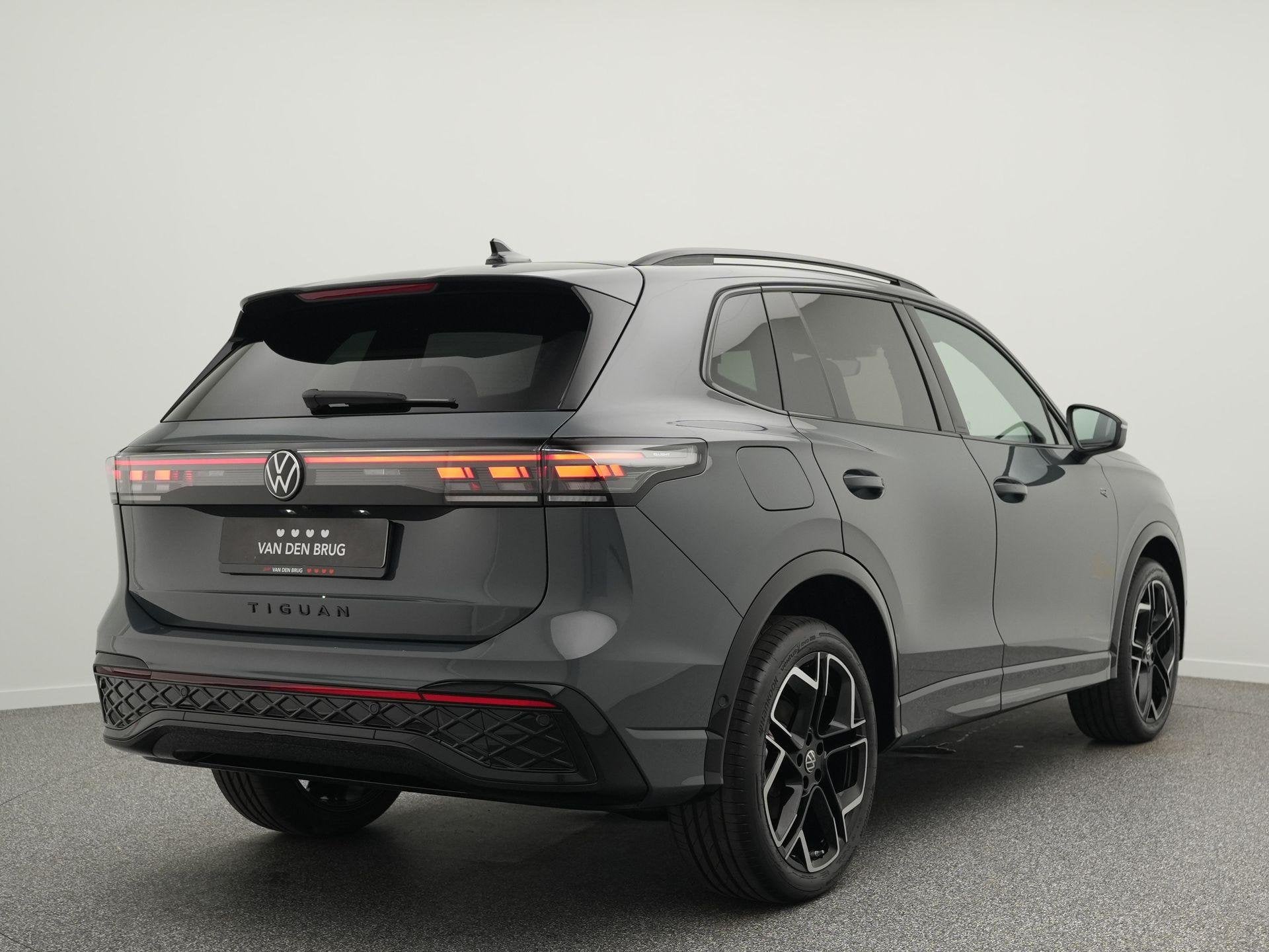 Volkswagen Tiguan R-Line 1.5 eHybrid 204 PK | Matrix LED IQ, Stof, Plug-in hybride, Bedrijf, SUV of Terreinwagen