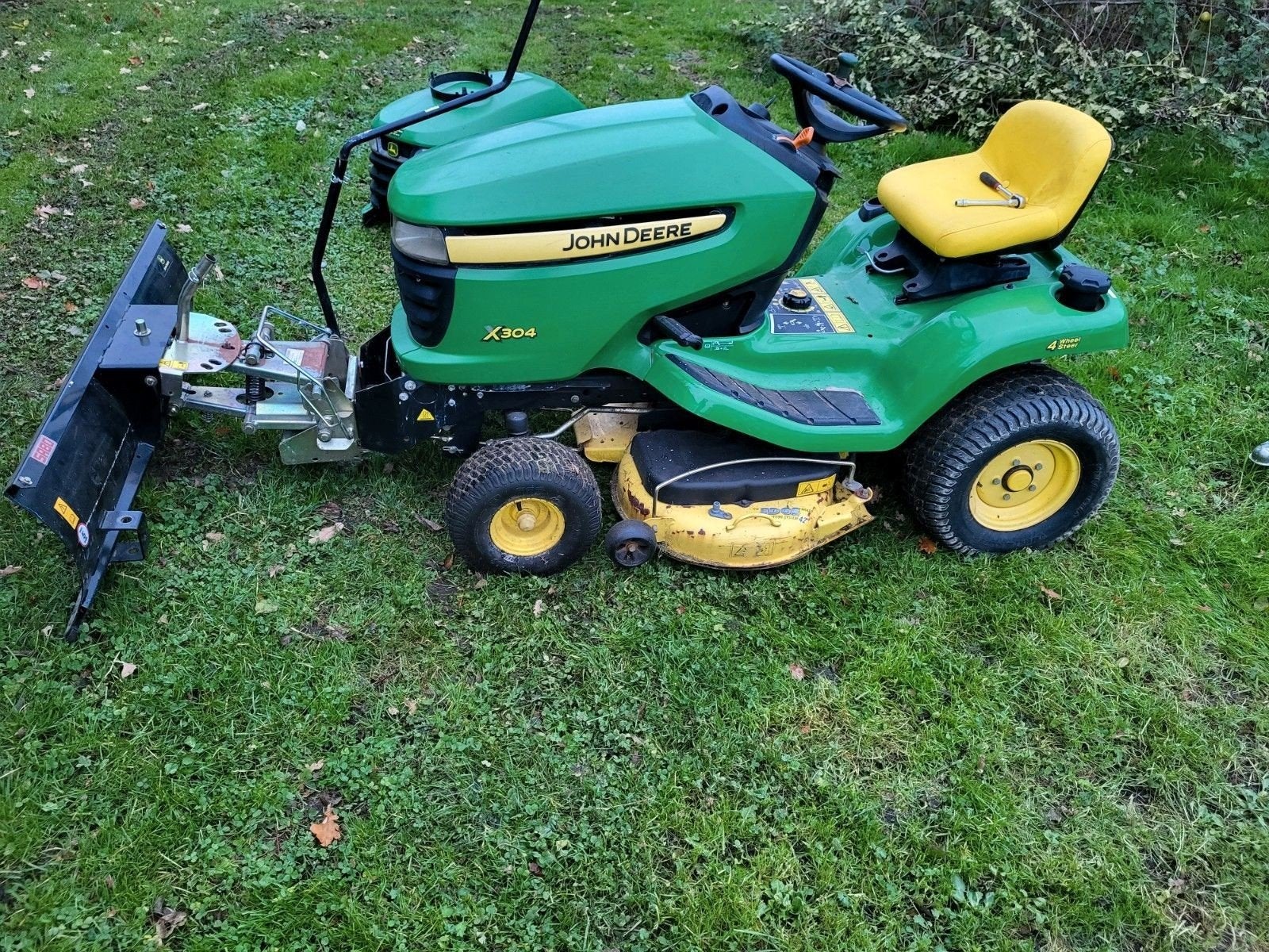 John Deere X304 Zitmaaier met Schuif - Recent Onderhoud, Ophalen, Gebruikt