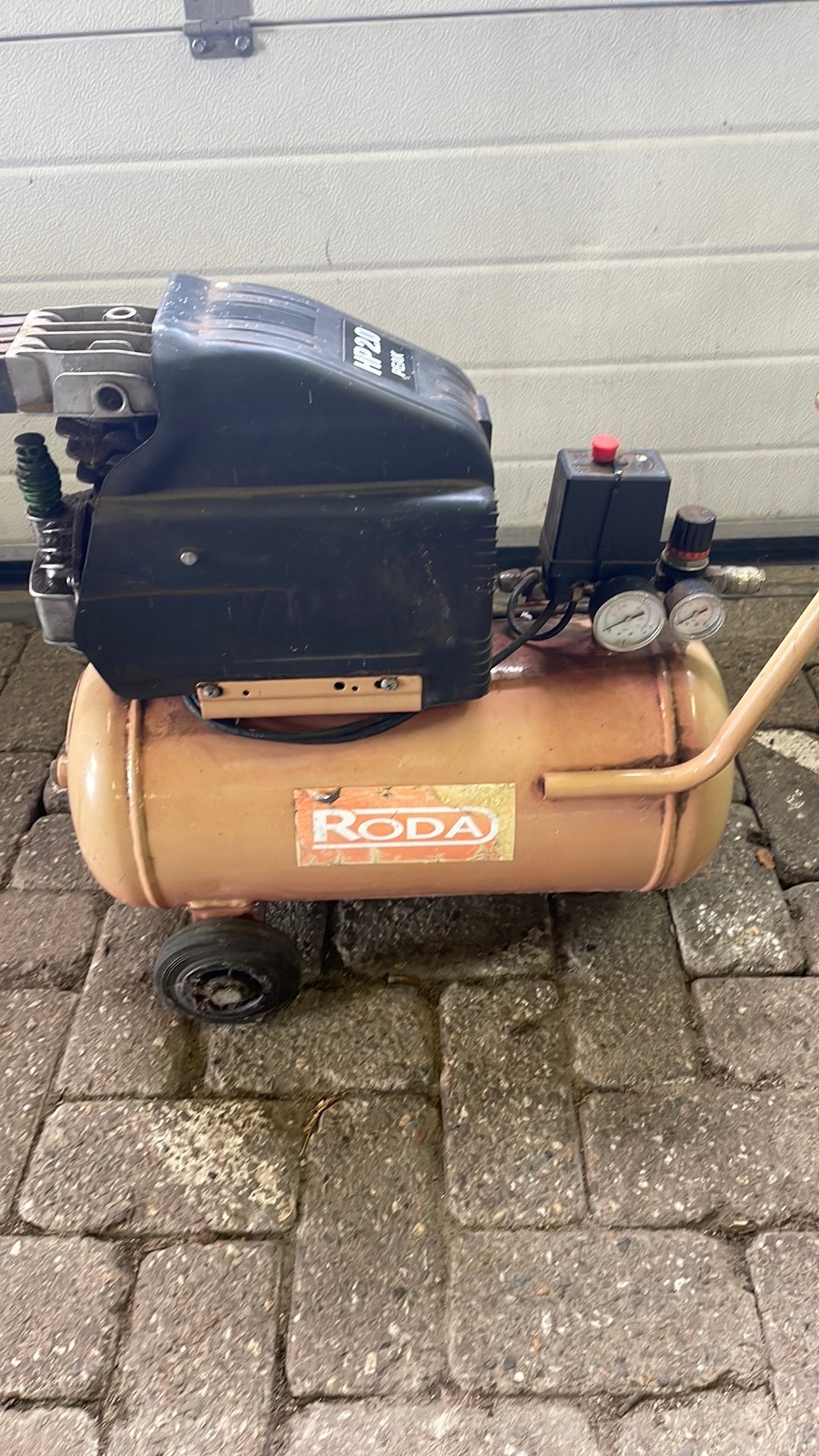 Compressor hp 2.0, Doe-het-zelf en Verbouw, Compressors, Minder dan 25 liter, Ophalen, Gebruikt, Minder dan 200 liter/min