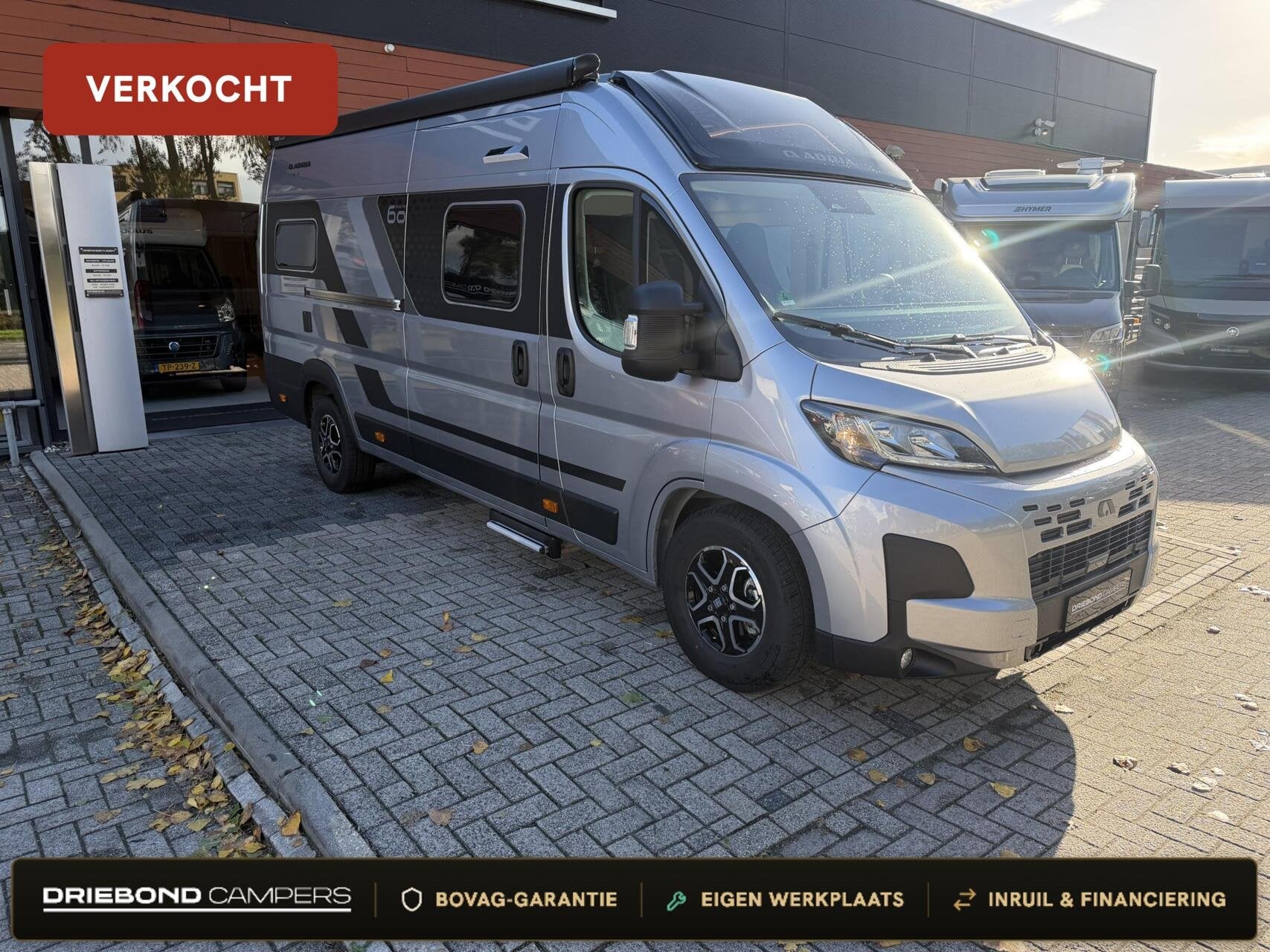 Adria 640 SLB 60 Years 8T-Automaat Enkele Bedden Luifel Luxe, Caravans en Kamperen, Automaat, Buscamper of Camperbus, 6 tot 7 meter