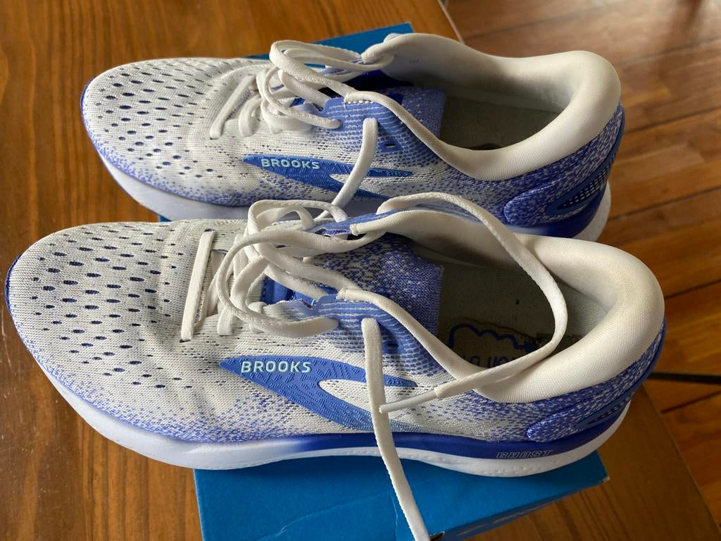 Brooks Ghost 16 Dames Hardloopschoenen - Wit/Blauw, Kleding | Dames, Schoenen, Ophalen of Verzenden, Zo goed als nieuw, Wit, Sportschoenen