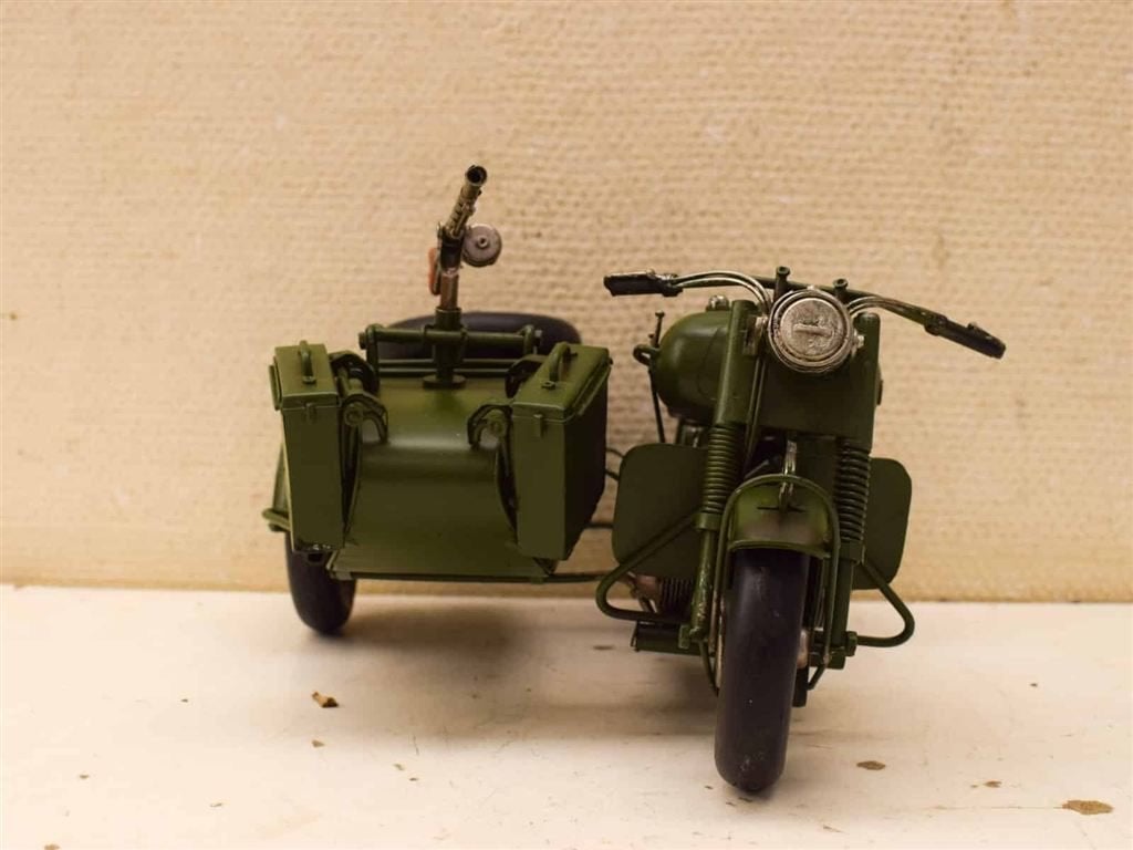 Decoratief Militaire moterfiets met zijspan 53299, Gebruikt, Tank, Italeri, 1:32 tot 1:50