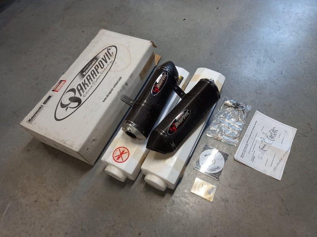 ZELDZAAM: Complete Akrapovic Underseat set ZX10R 2006/2007 !, Ophalen, Gebruikt