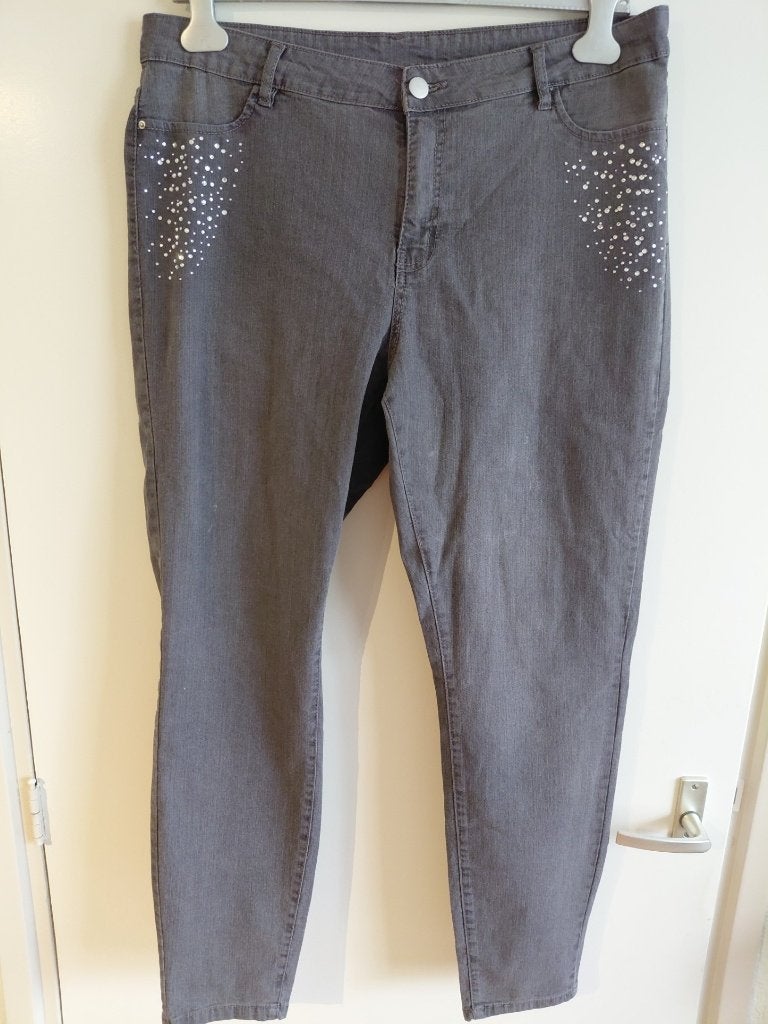 Broek mt46 grijs met strass, Overige jeansmaten, Ophalen of Verzenden, Zo goed als nieuw, Grijs